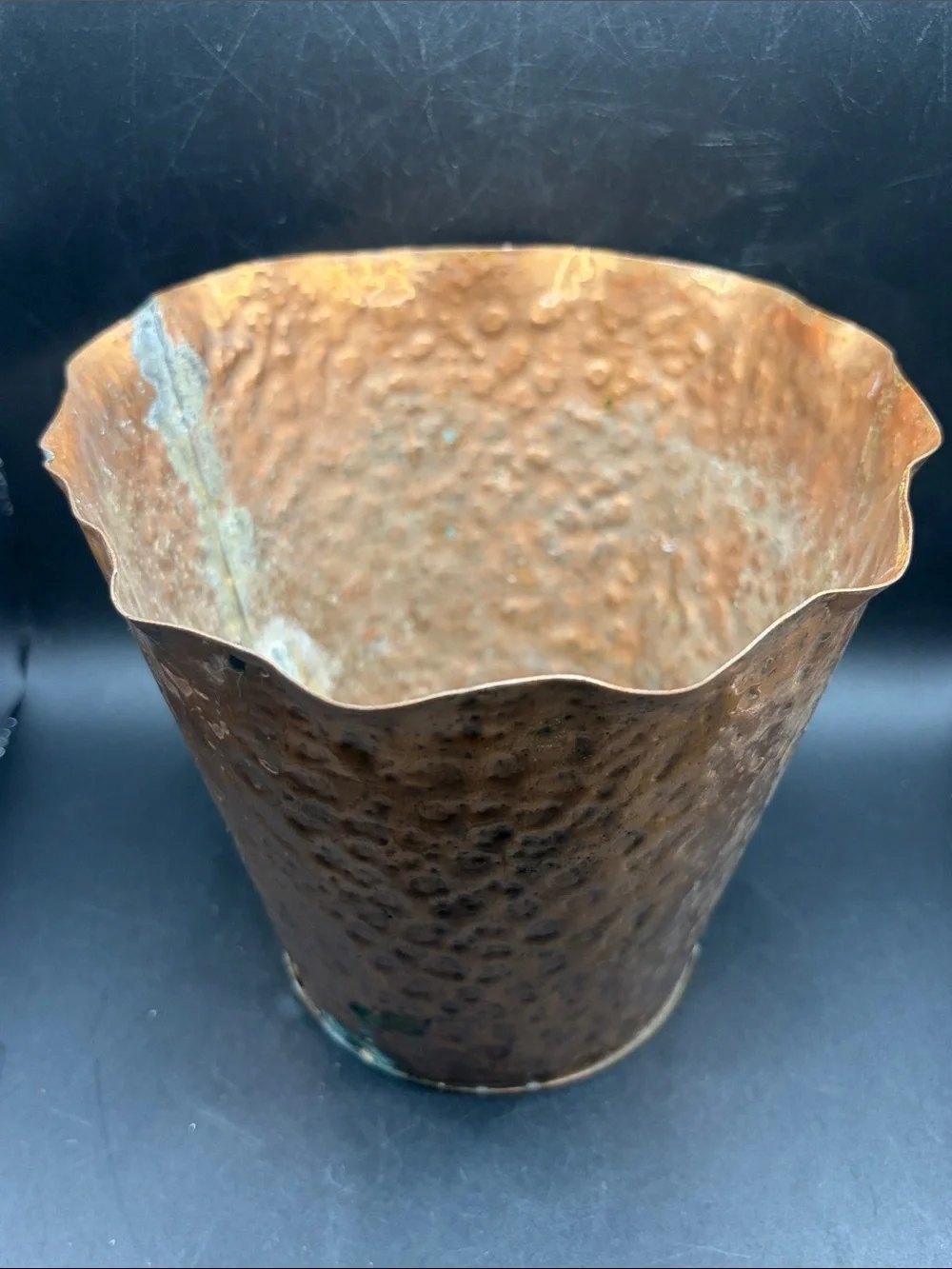 Artistic MFG Co. Vintage Solid Copper Hammered Ruffle Rim Vase Vessel Planter